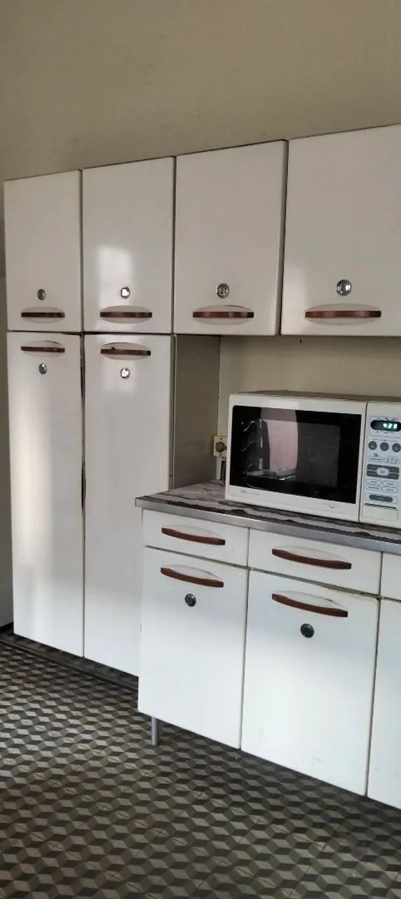 Armário antigo de cozinha em aço