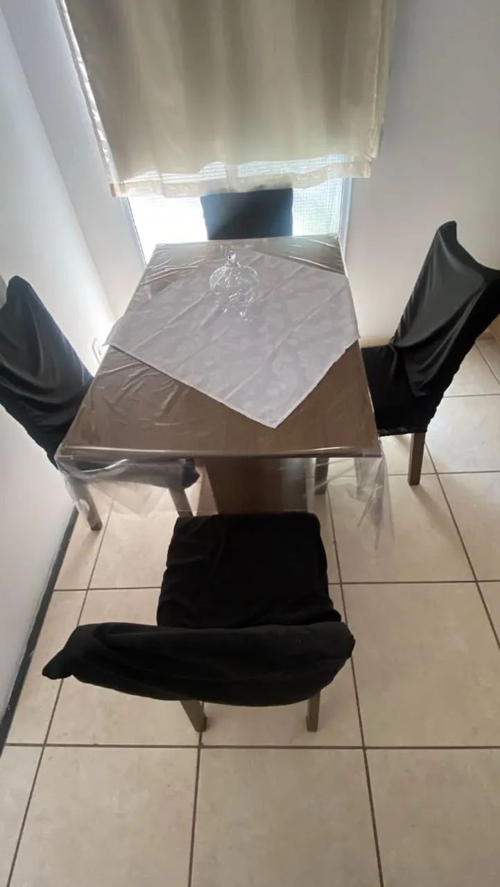 Mesa com cadeiras 