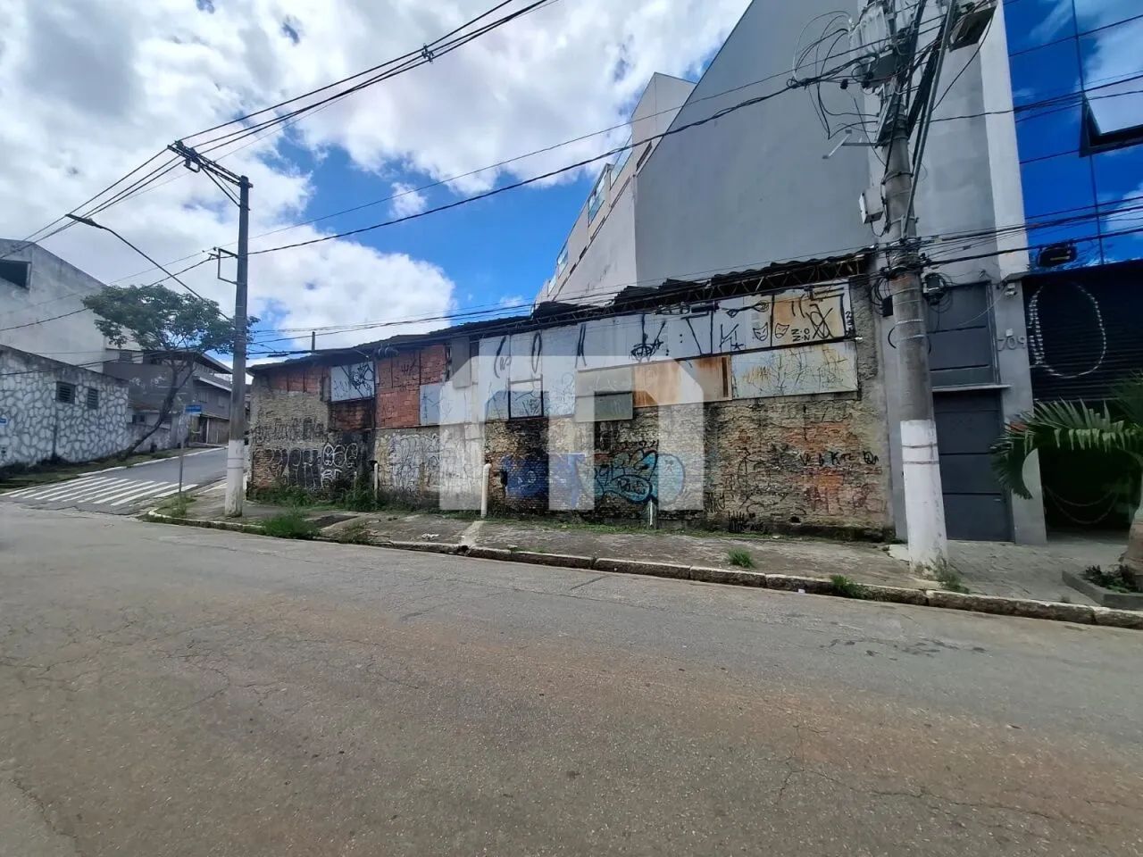 Terreno a venda com 900 m²
