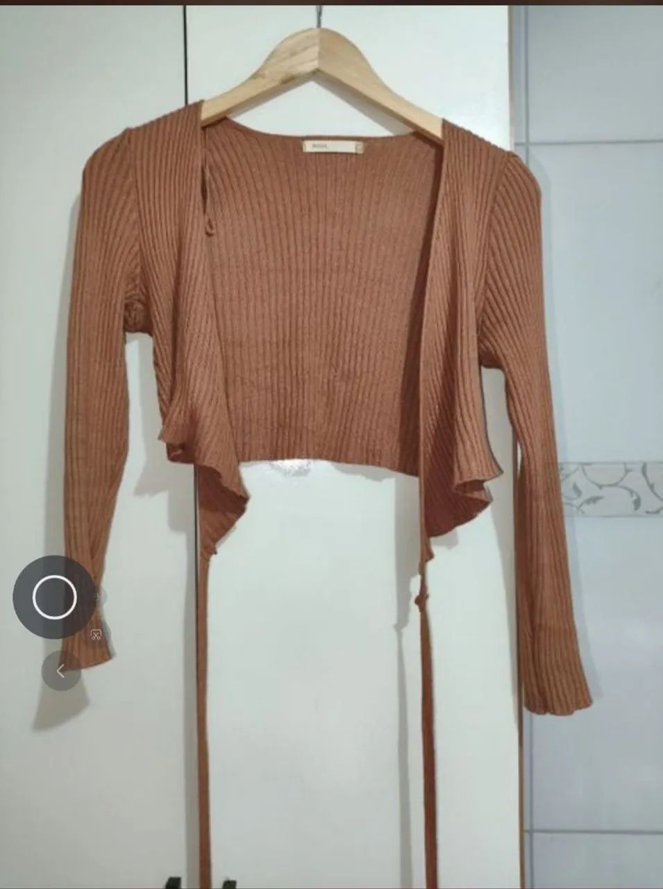 Blusa transpassada pool marrom  - Foto 2