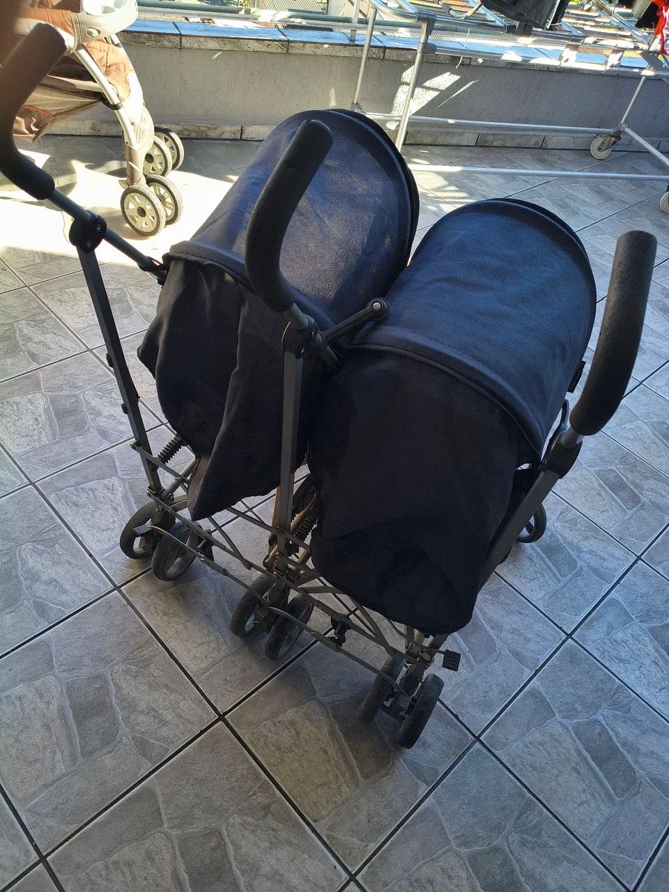 Carrinho de bebê para gêmeos  - Foto 3