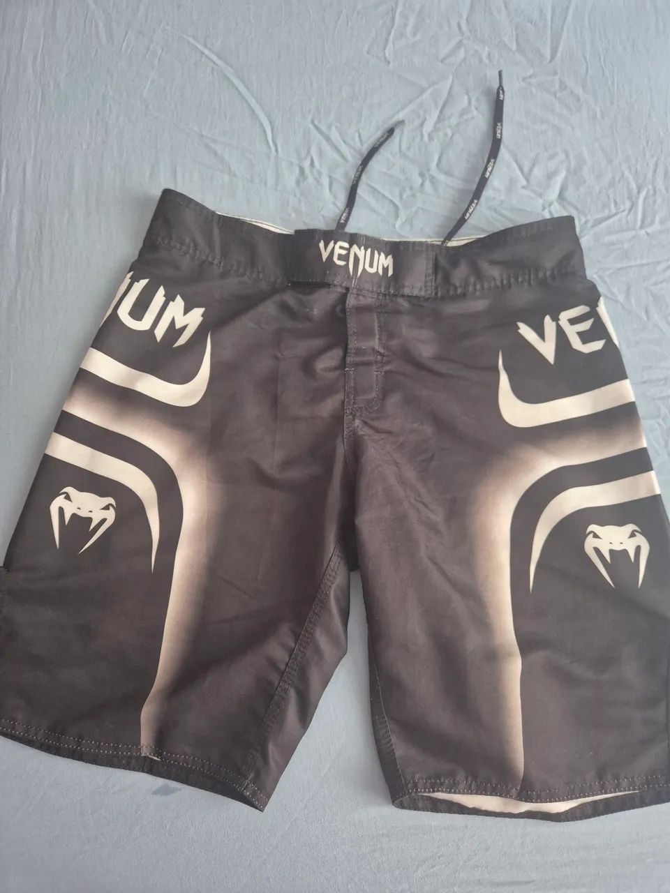 Bermuda Venum para lutas com velcro e sem bolsos