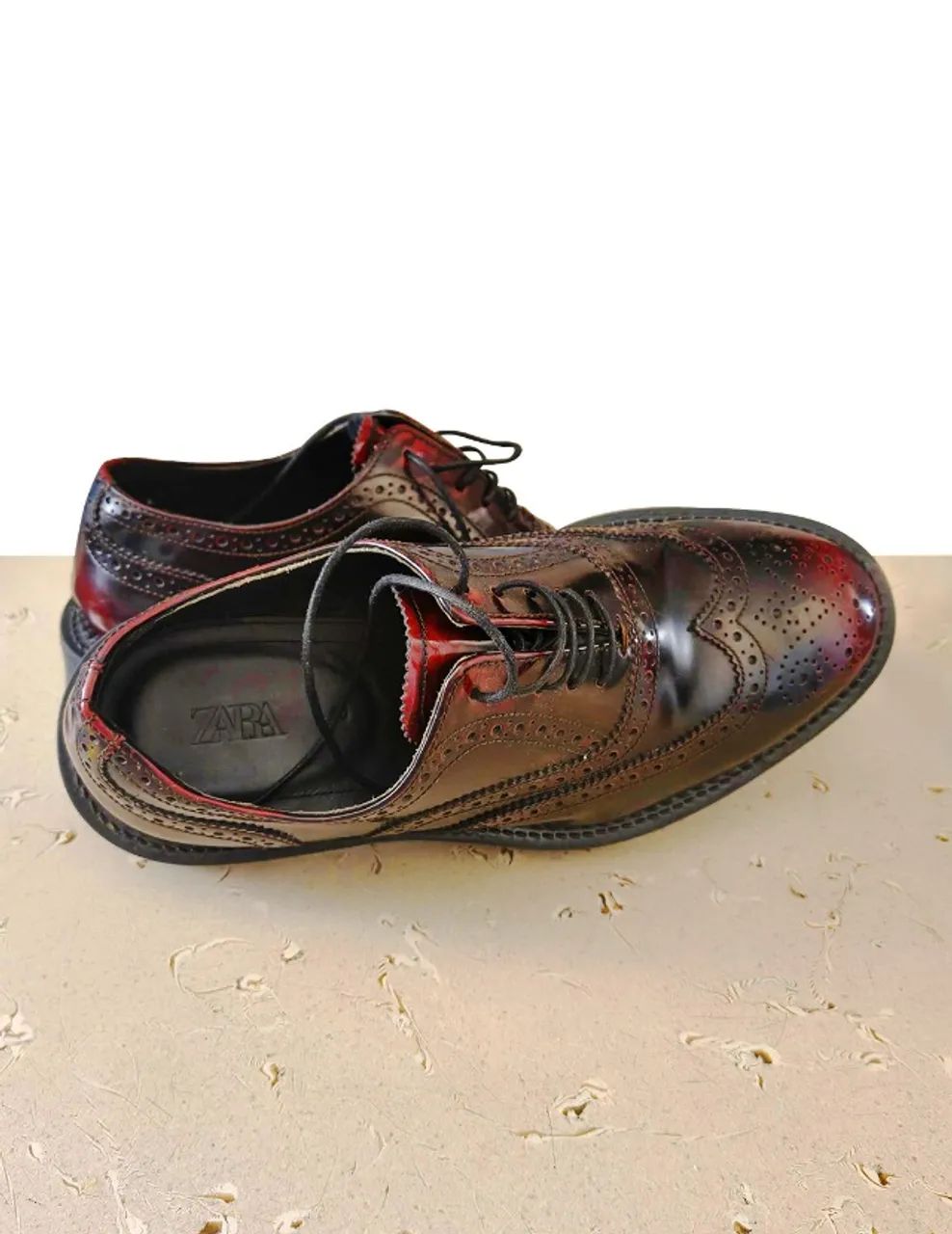Sapato de couro com brogue bordô | ZARA - Foto 2