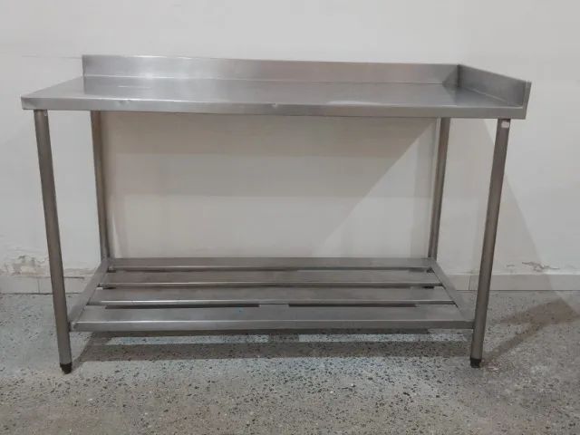 Bancada em Inox - 1 prateleira sem rodízio - 1,45x67x90