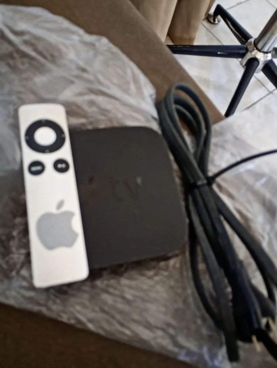 Apple Tv 3a geração funcionando perfeitamente com controle original e cabo de força 