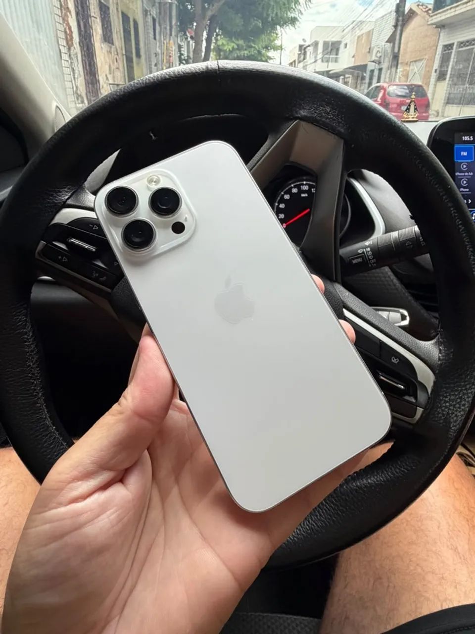 iPhone 16 Pro Max - 1 ano de uso - 98% Bateria 