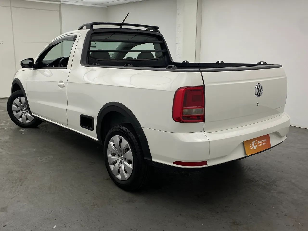 Volkswagen Saveiro Trendline 1.6 T.flex 8V 2018 - Foto 2
