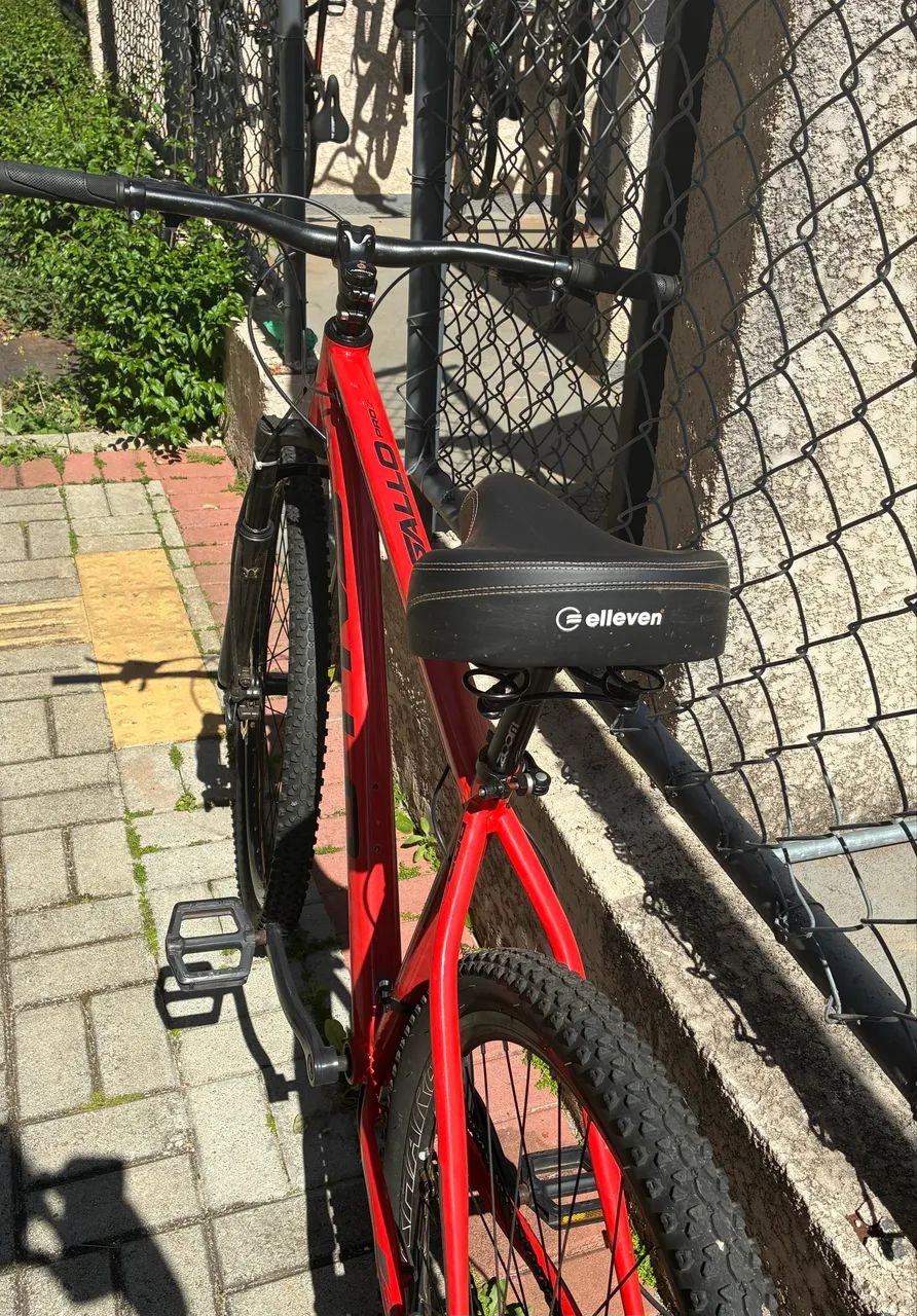 Bicicleta Vercelli aro 29, na cor preta, com visual moderno e confortável.  - Foto 3