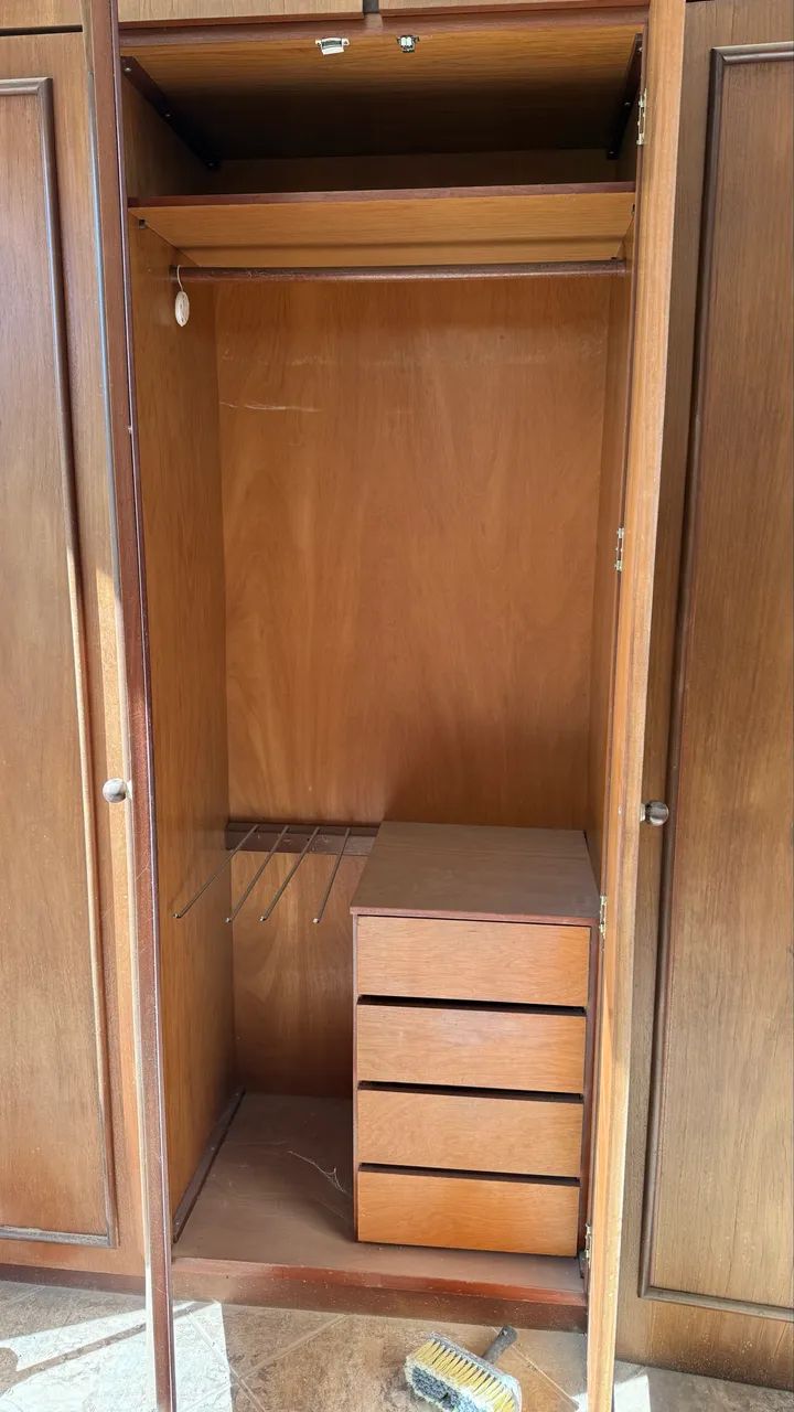 Guarda roupa de madeira  - Foto 3
