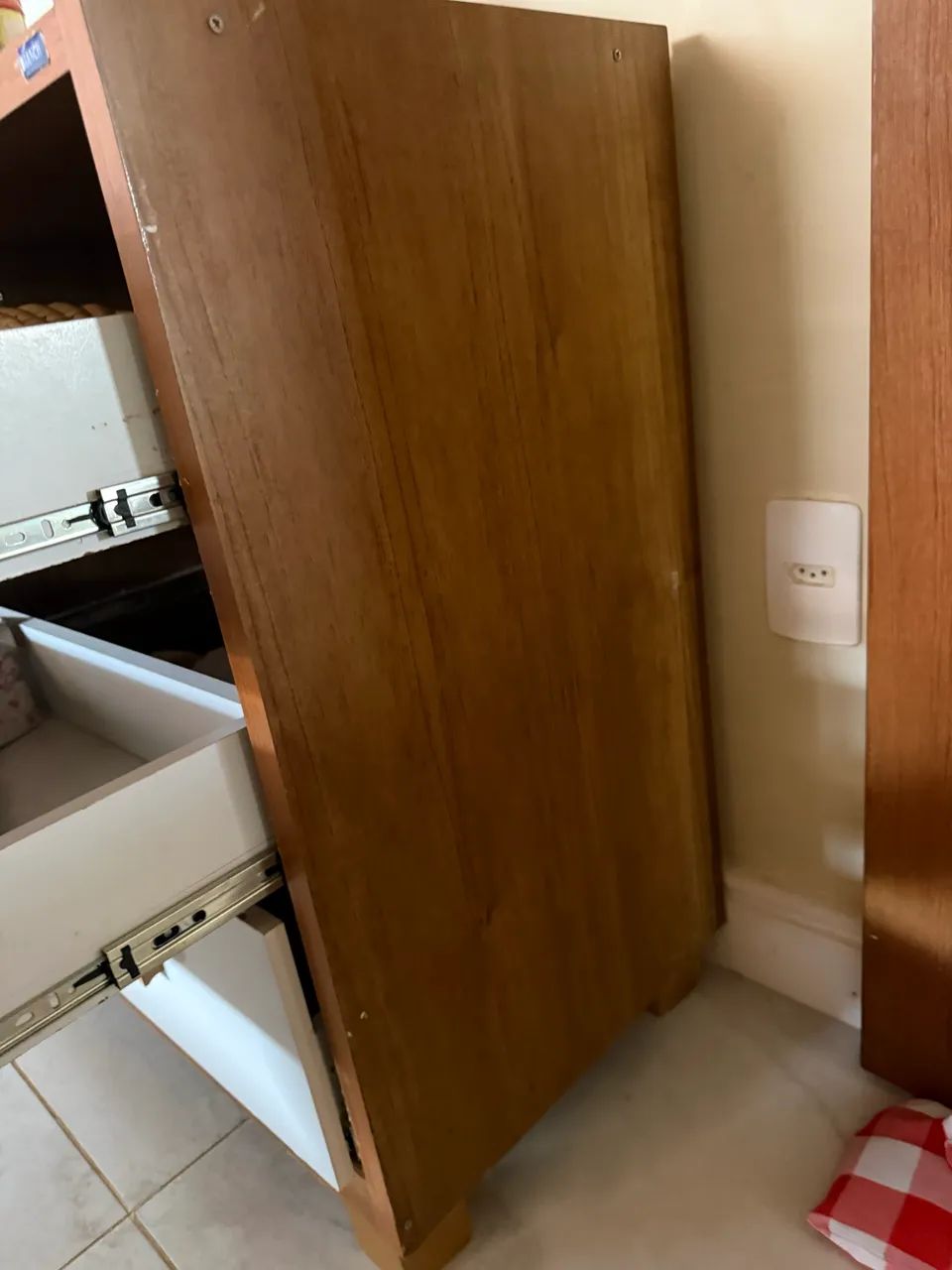 Cômoda MDF nova 6 gavetas grandes  - Foto 3