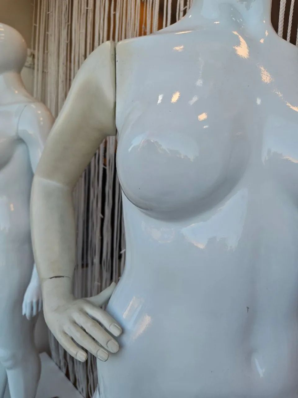Manequim plus size em fibra  - Foto 3
