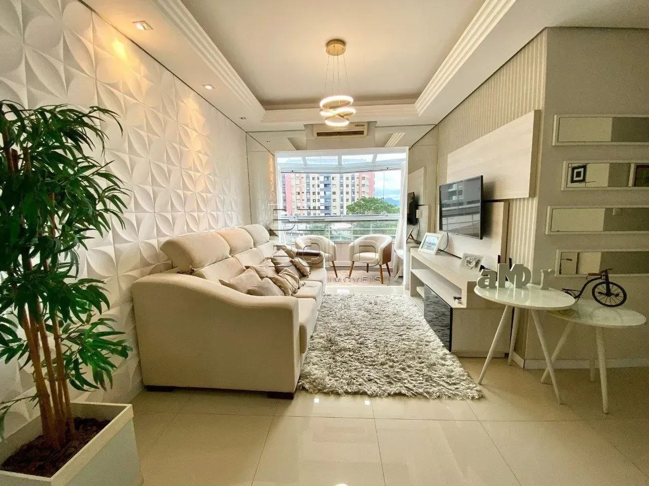Apartamento amplo com 2 dormitórios e churrasqueira no Marazul no bairro Abraão