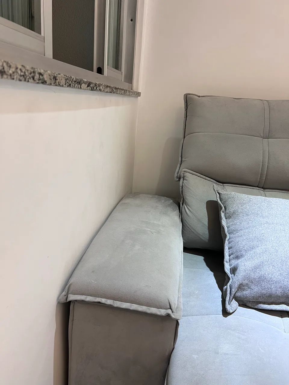 Sofá retrátil cinza  - Foto 4