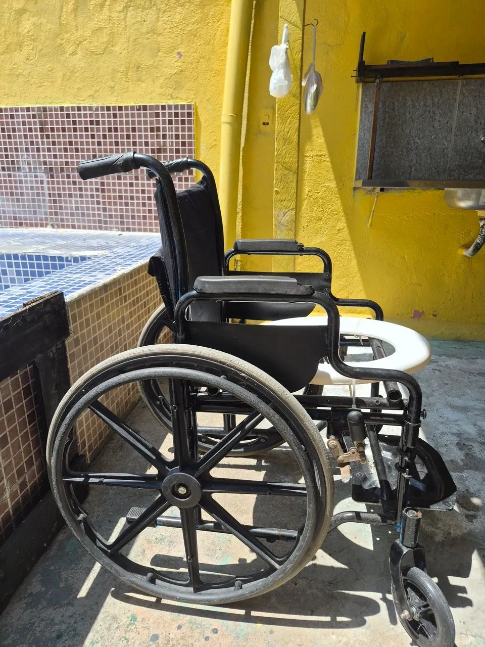 Cadeira de banho usada - Foto 2