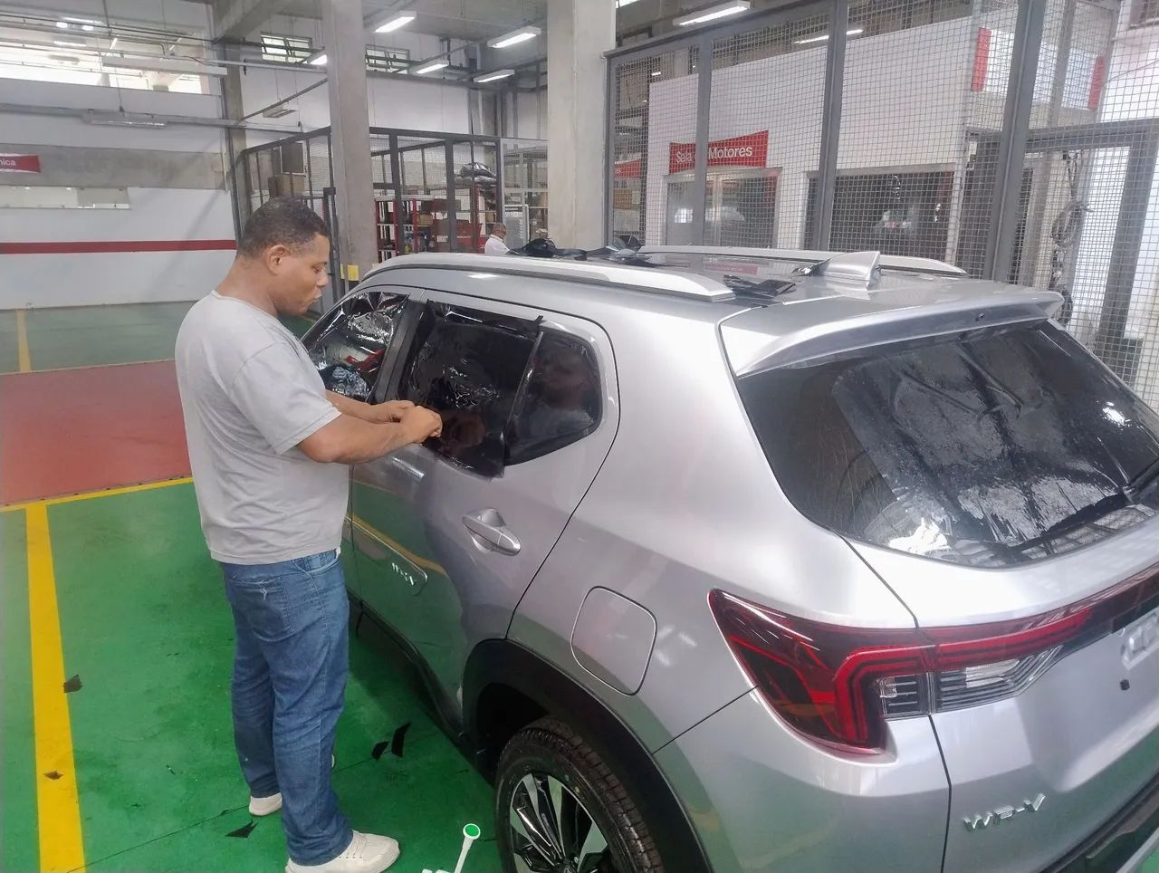 Insulfilm e envelopamento automotivo e residencial  - Foto 4