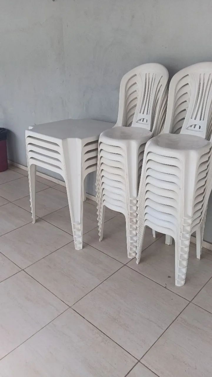 Alugamos mesas e cadeiras plásticas 