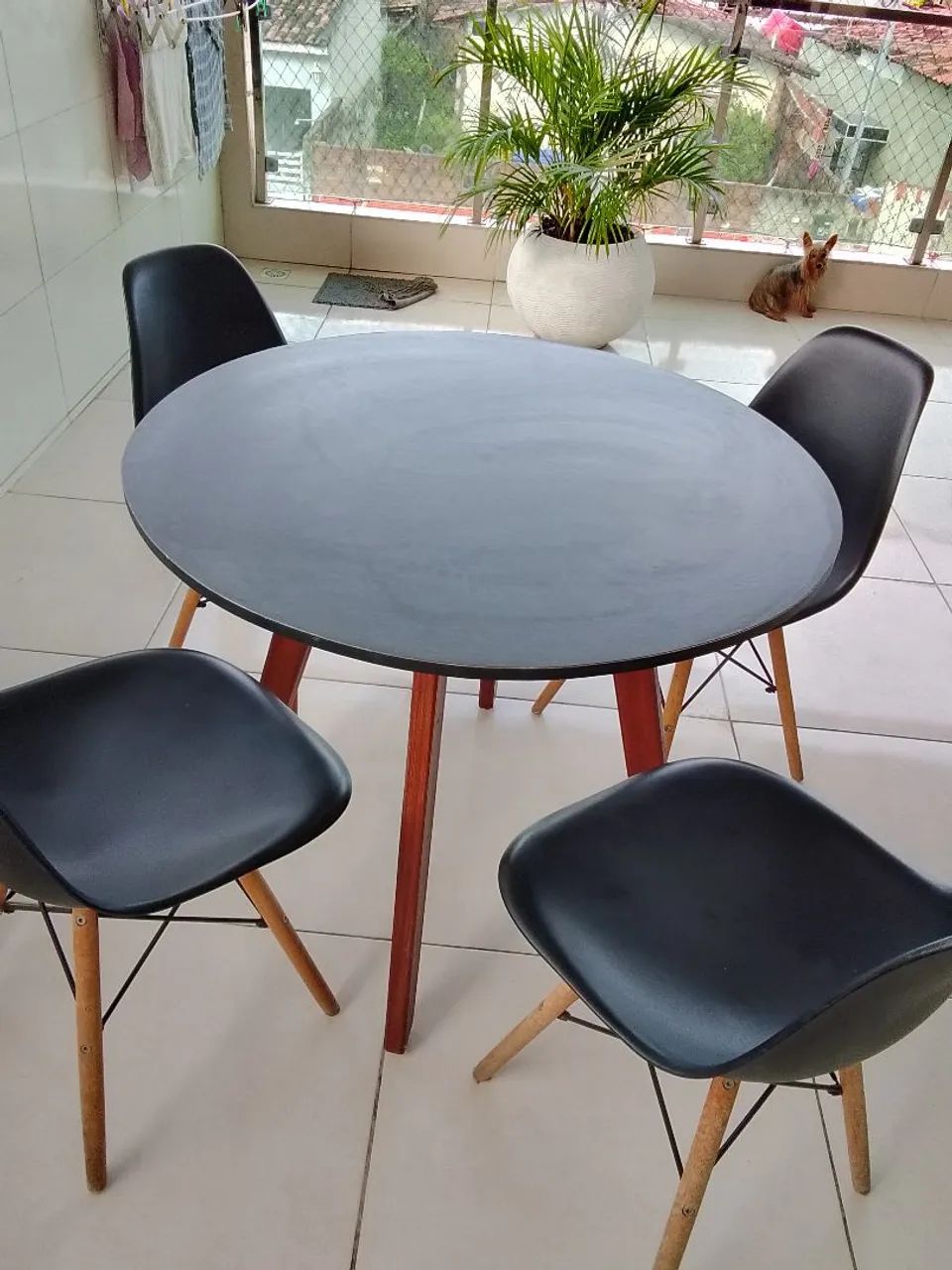 Conjunto de mesa de jantar com quatro cadeiras  - Foto 3