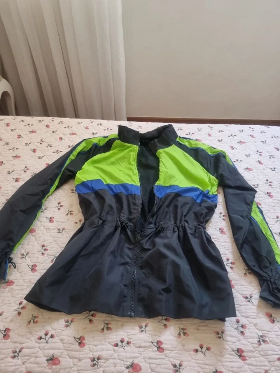 Lindas roupas juvenis! Lote com ótimo preço!