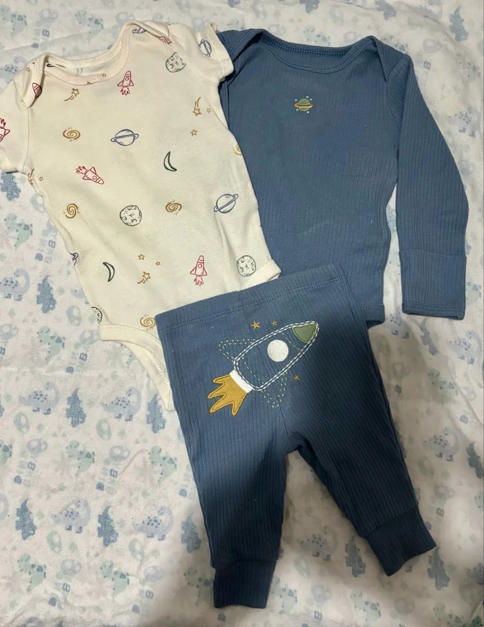 Lote roupas Carters 3 meses - Foto 5