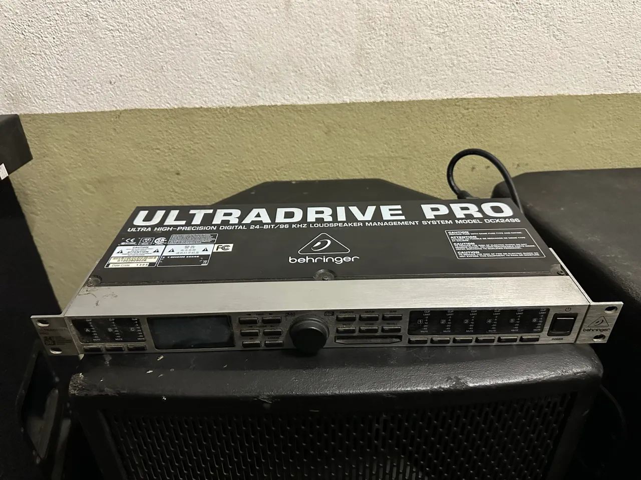 Processador digital Behringer dcx2498