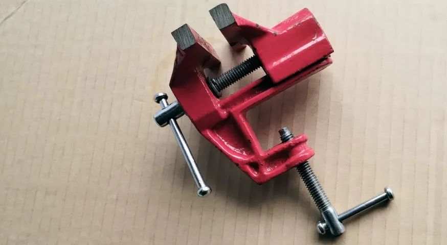 Torno Morsa de Bancada - Uso profissional ou  Hobby  - Foto 2