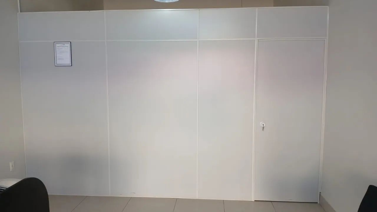 Divisória com porta