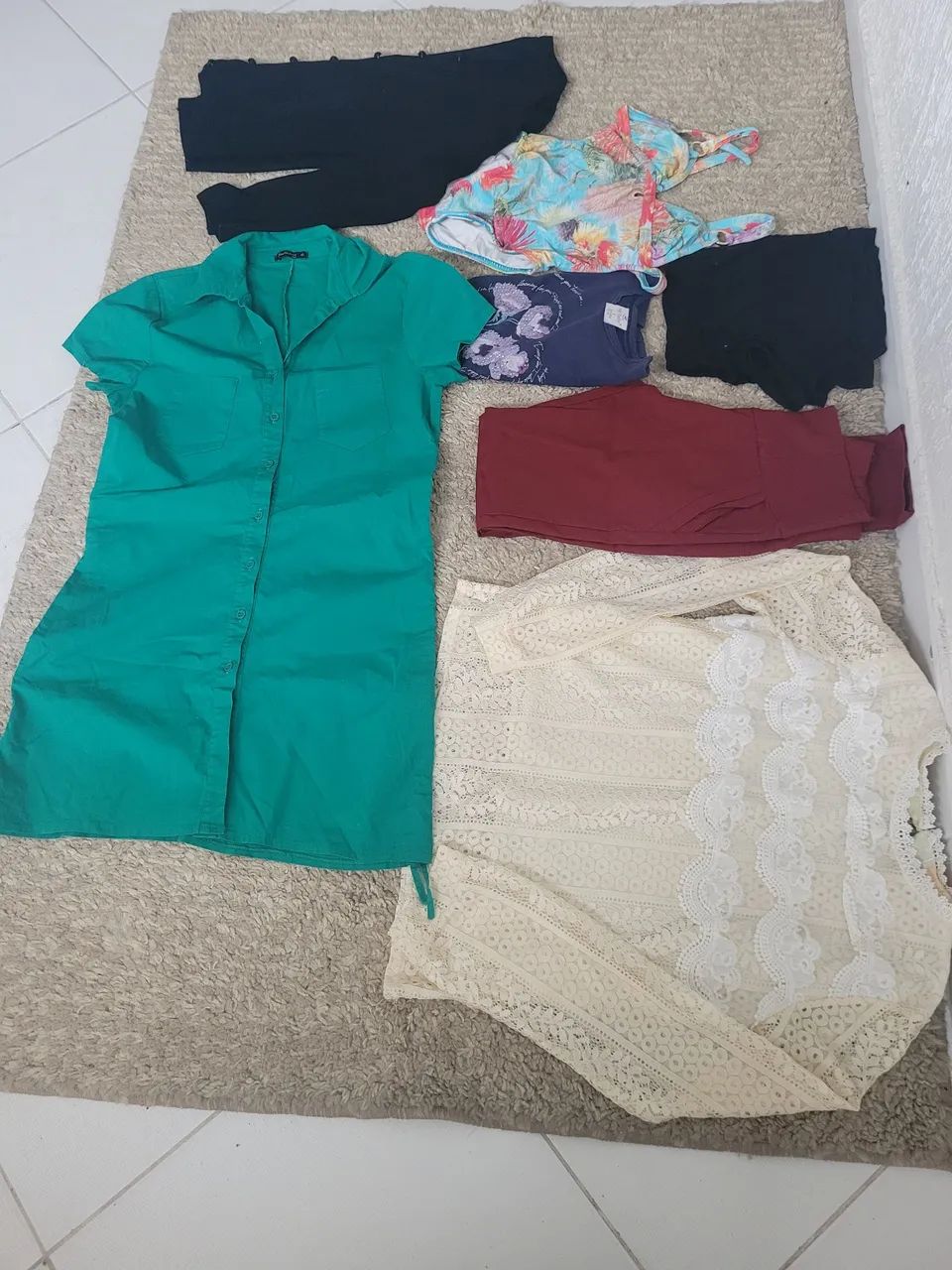 Lote com 5 peças de roupas juvenil 