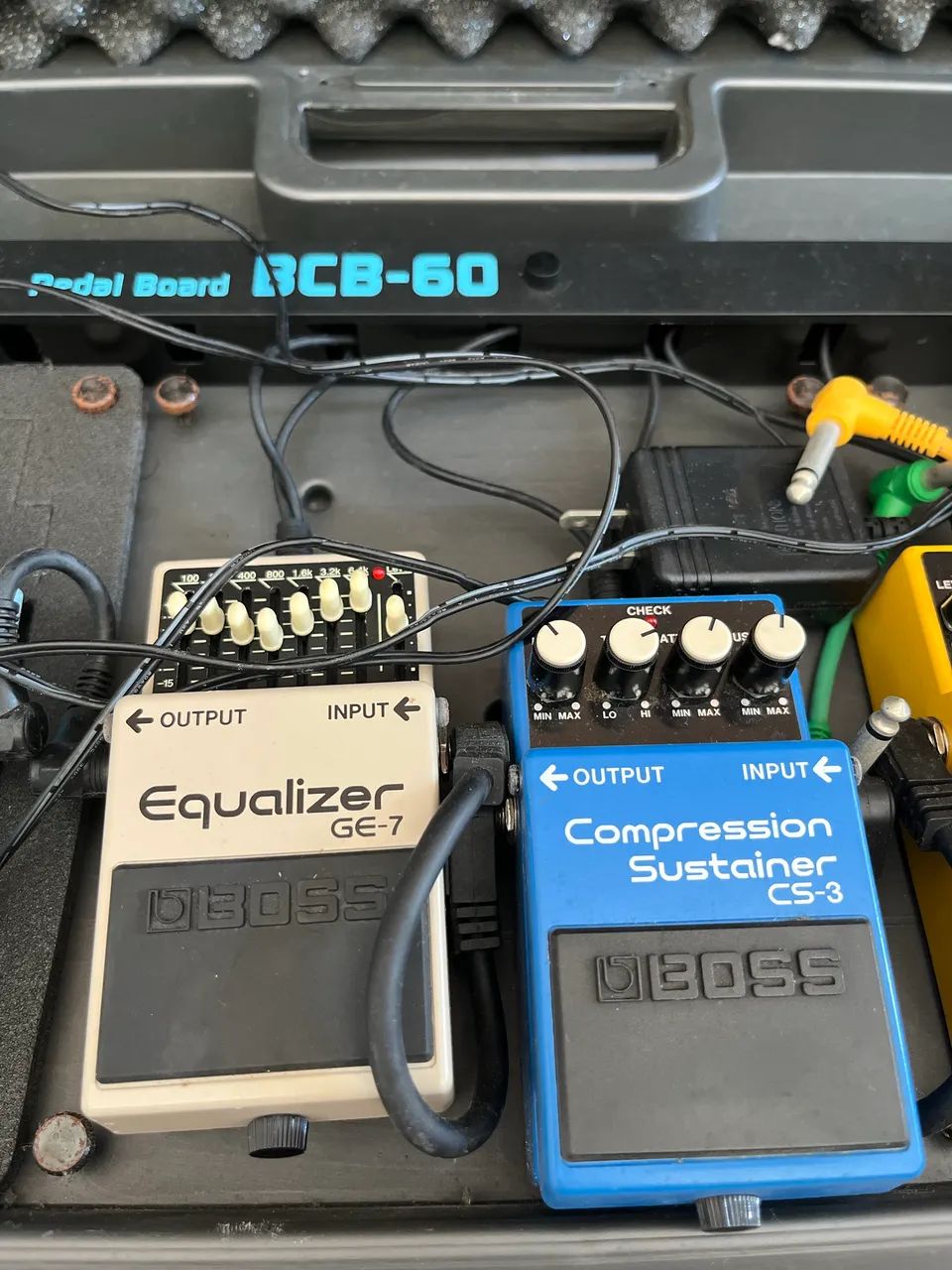 Pedalboard Boss bcb 60 com pedais. - Foto 3