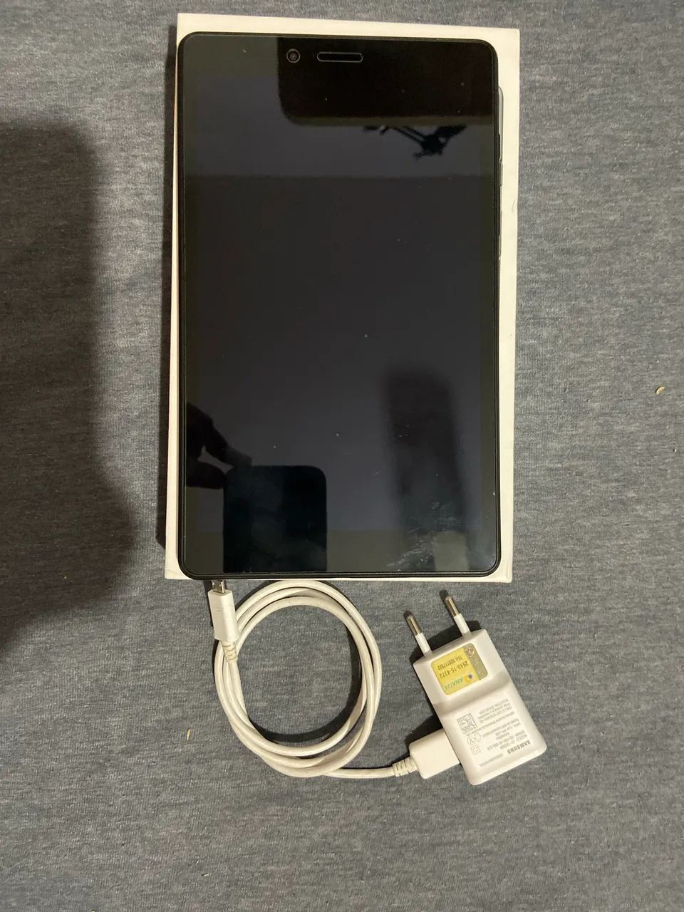 Tablet Samsung galaxy tab A, funcionando em perfeito estado, carregador e caixa original