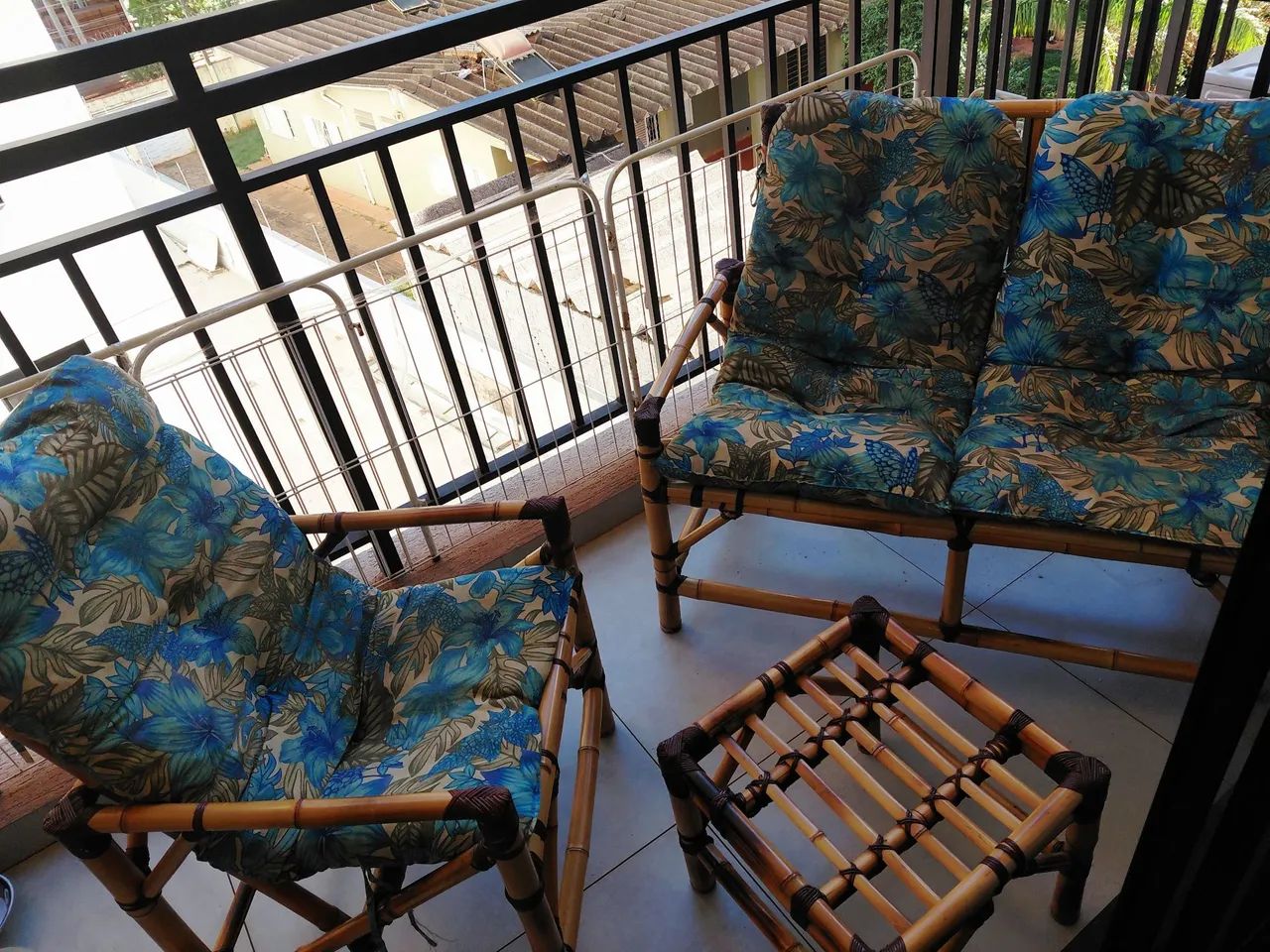 Conjunto de sofá 2 lugares e 1 lugar com mesa de centro em bambu  - Foto 5