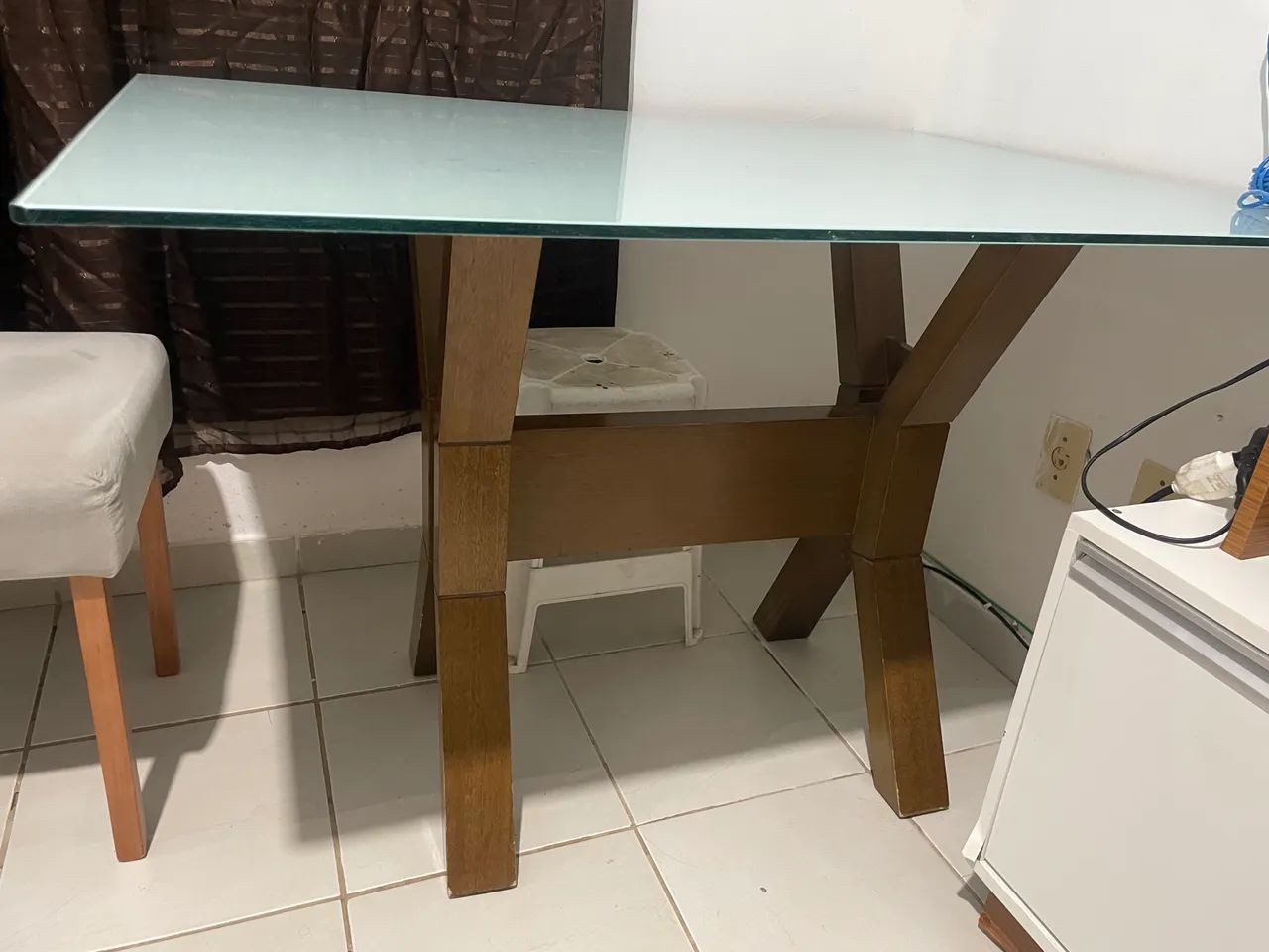 Mesa com tampo de vidro 