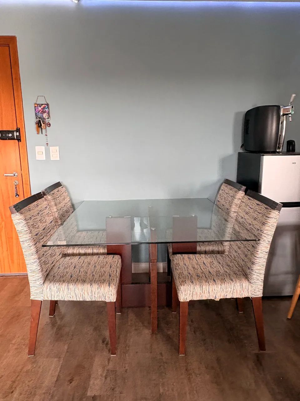 Mesa madeira/vidro com 4 cadeiras  - Foto 3