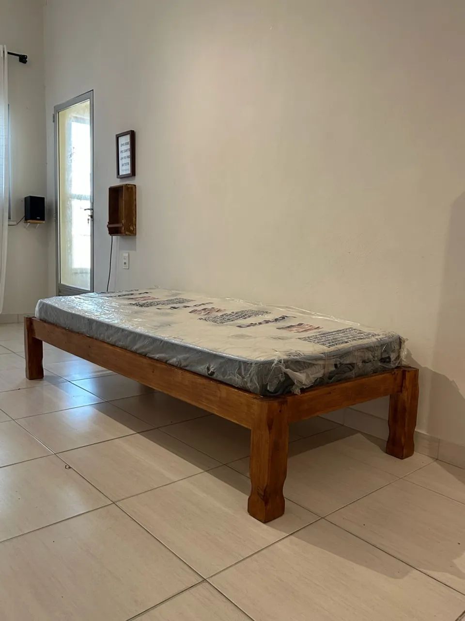 Cama de solteiro com colchão ortobom D33