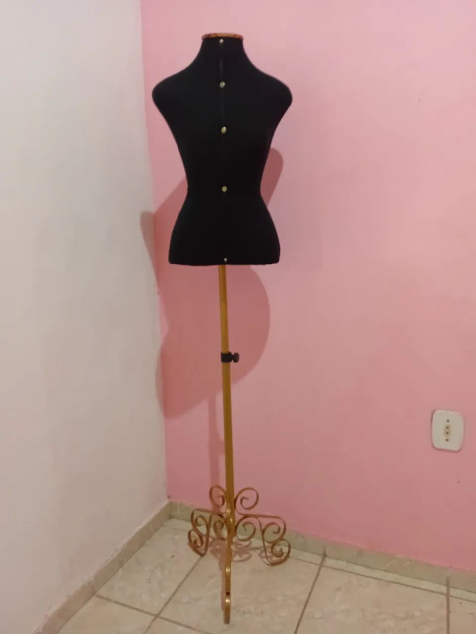 Manequim feminino com pedestal - Foto 3