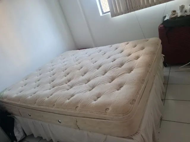 Cama casal Qeen com colchão 