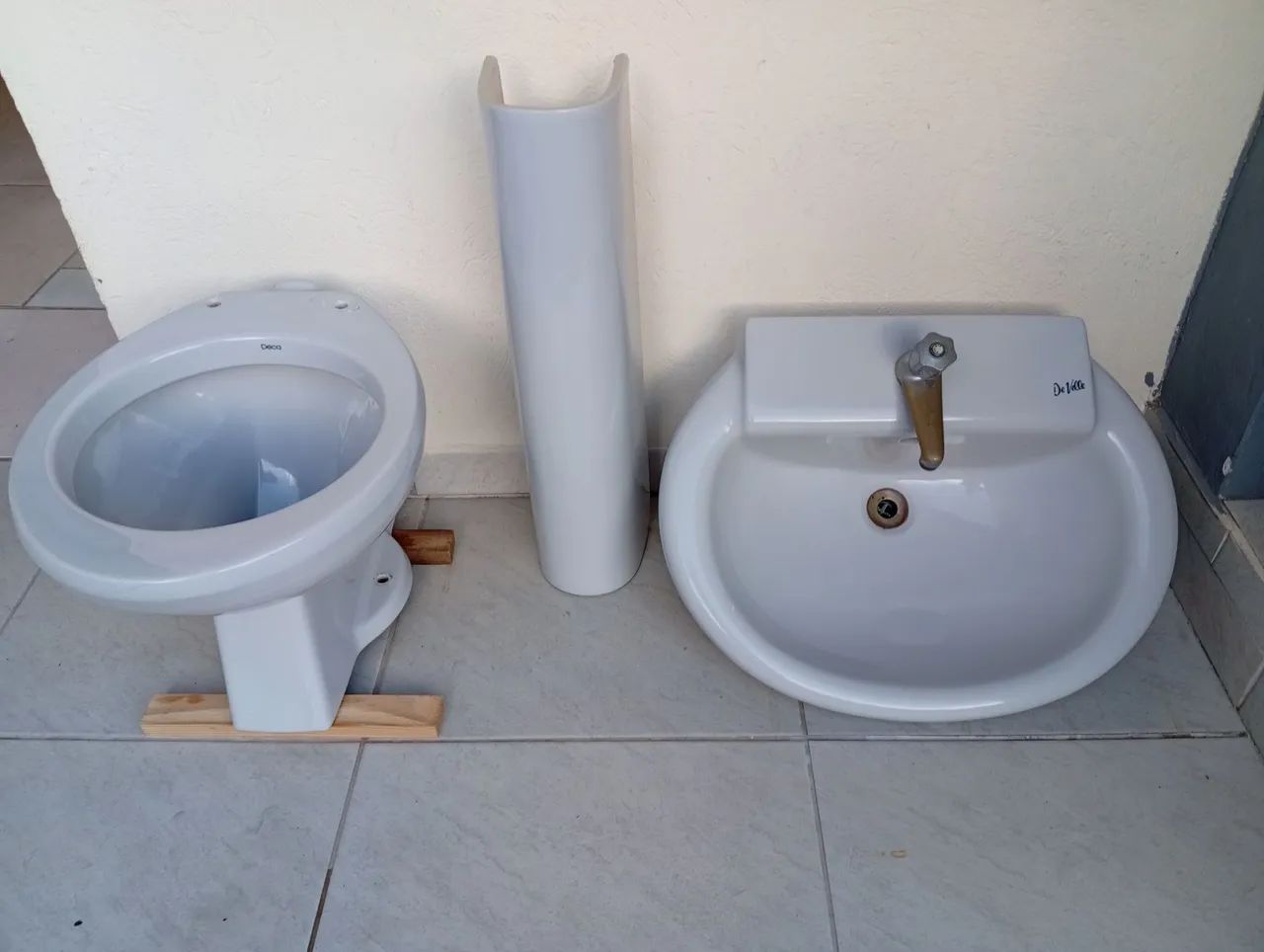 Pia e vaso sanitário 