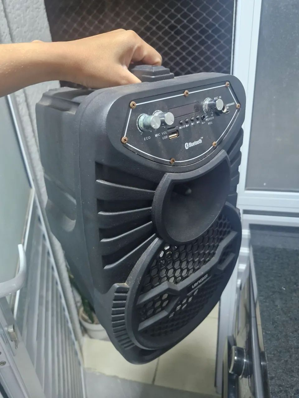 Caixa de Som Bluetooth e entrada para microfone - Foto 2