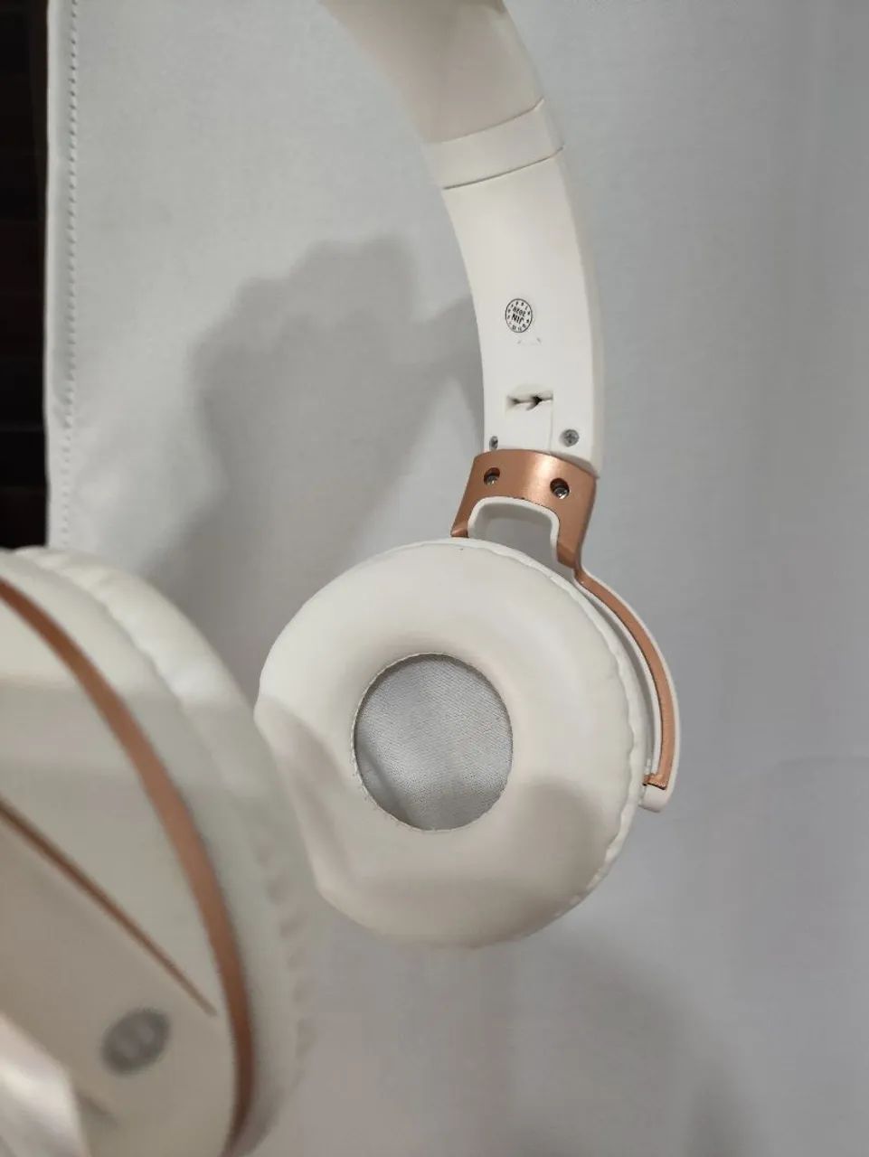 Fone JBL bluetooth na cor branca original  - Foto 4