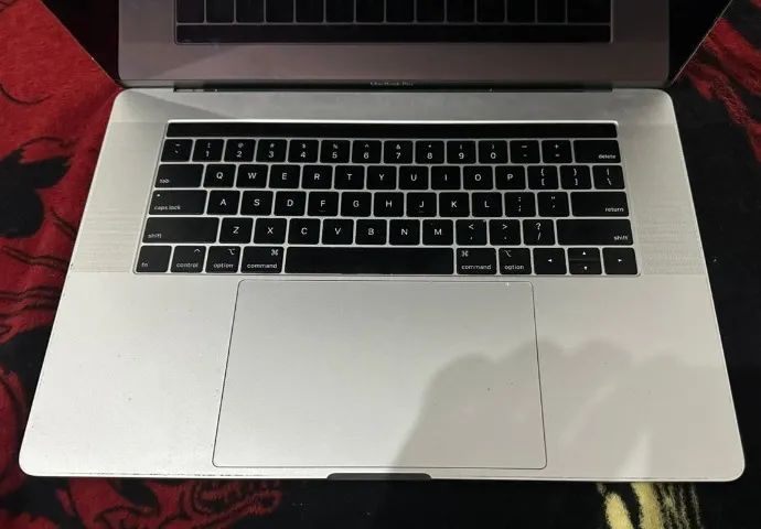 macbook pro processador i7 ano 2019 com tuch bar com 320 clicos novo 15 polegadas - Foto 3