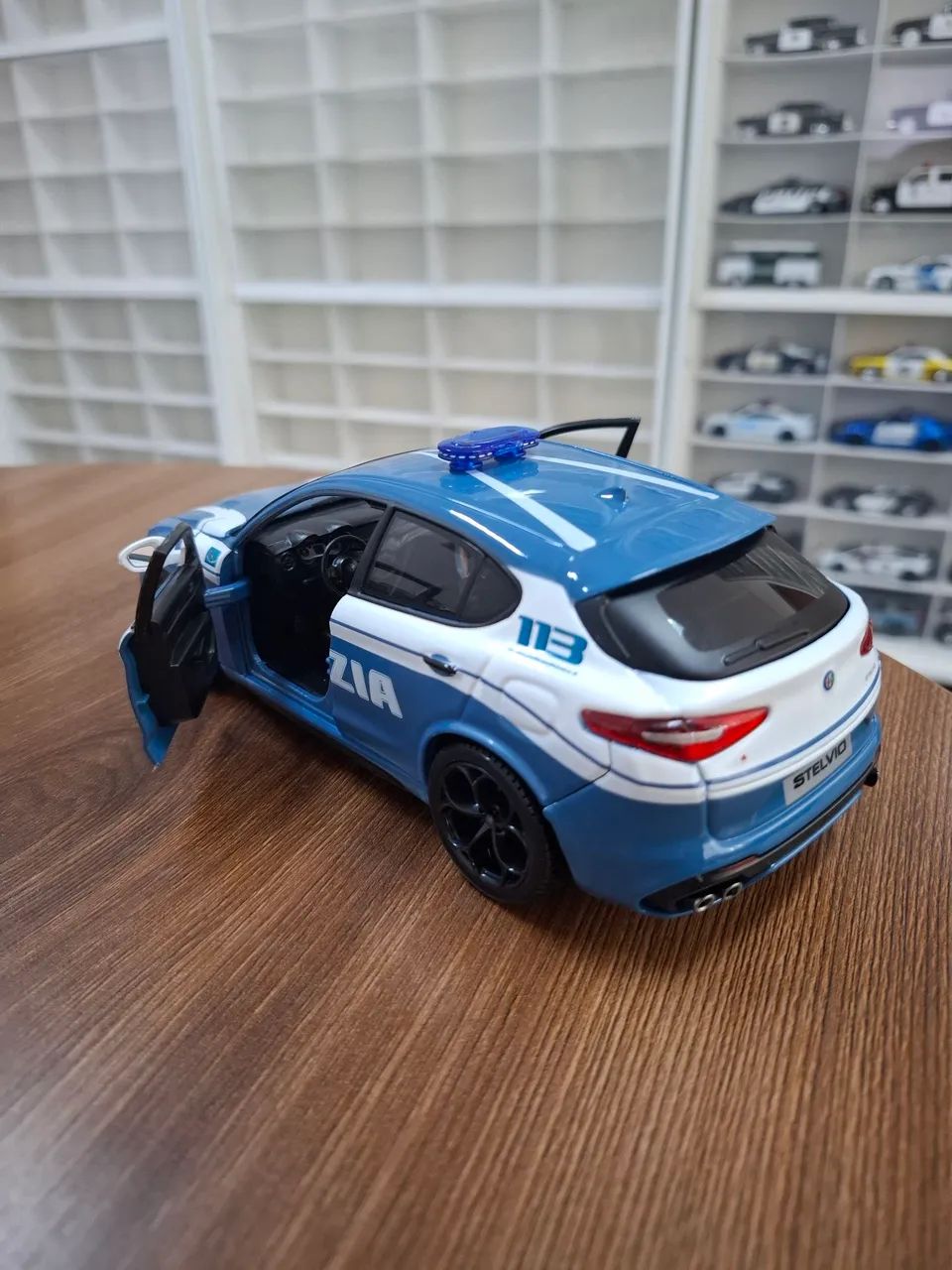 Miniatura Burago 1/24 ALFA ROMEO STELVIO POLIZIA 2017 - Foto 4