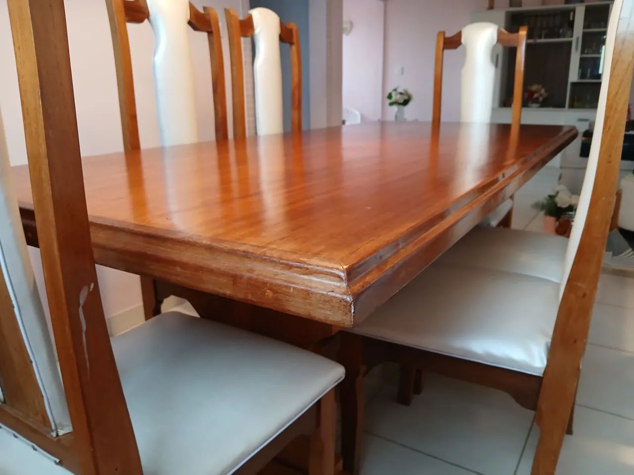 Mesa em  Madeira de Mogno C/6 Cadeiras Novas - Foto 4