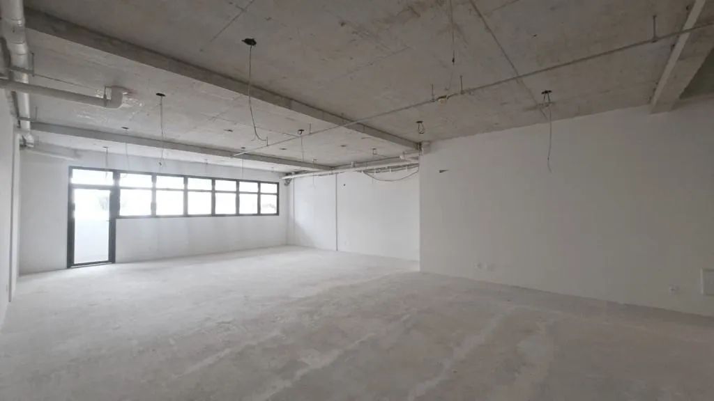 Sala comercial de 44,83 m² com 2 banheiros, varanda e vagas rotativas no Edifício Quadria  - Foto 3