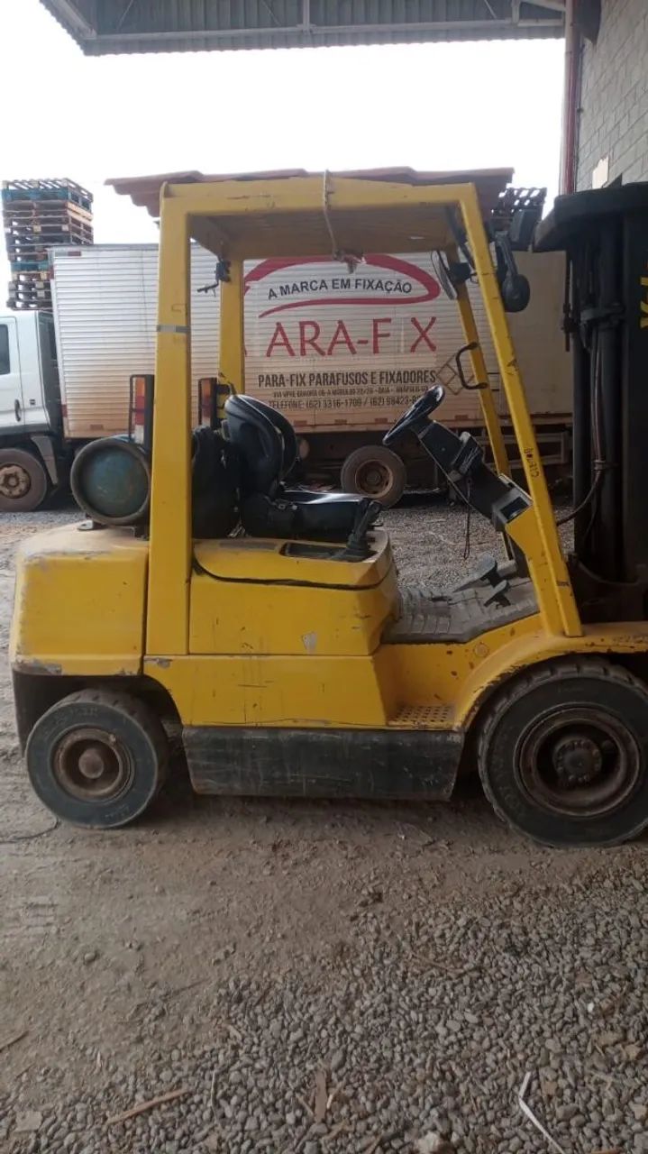 VENDE-SE EMPILHADEIRA 