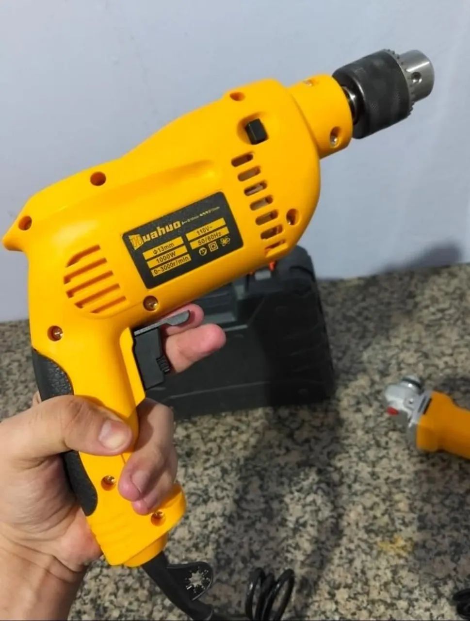 Furadeira de impacto nova 