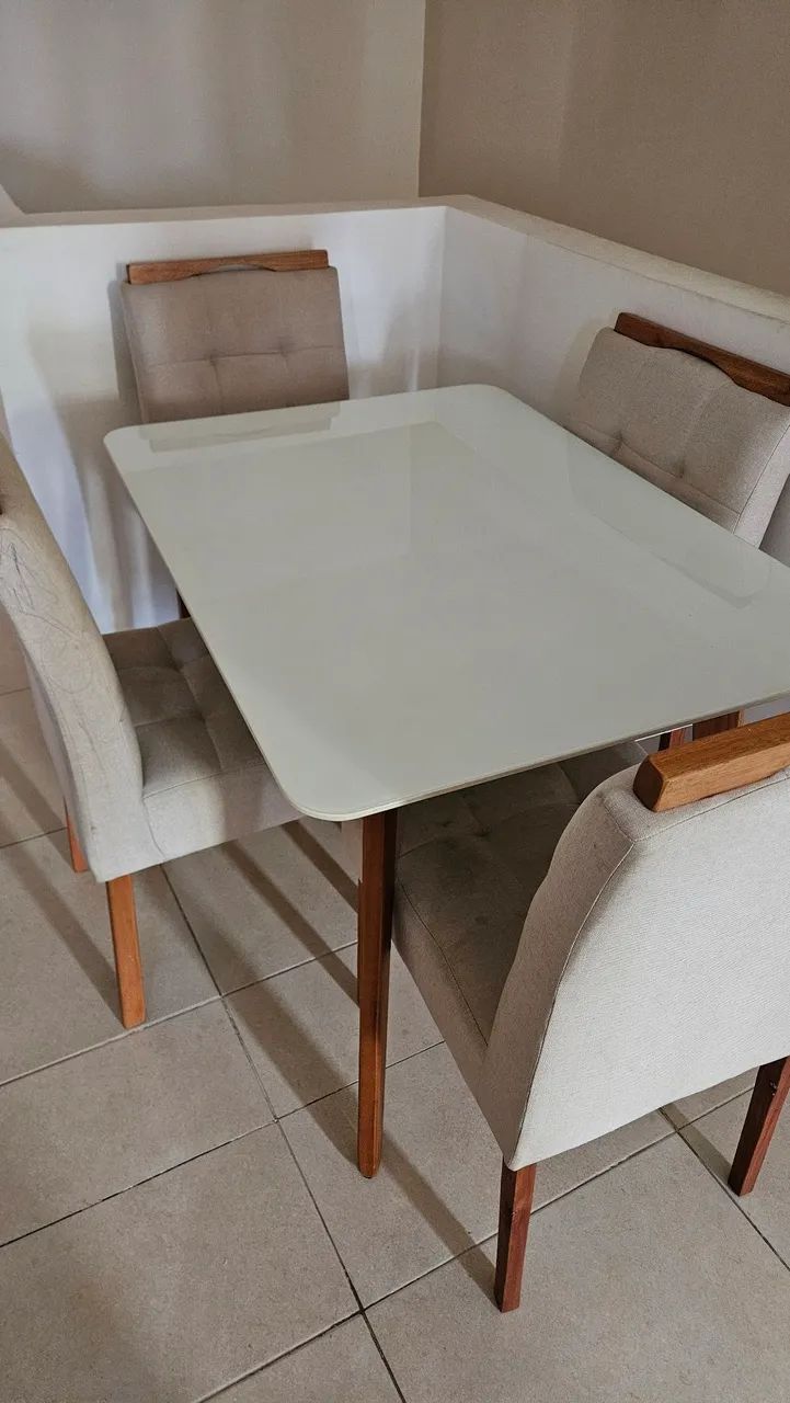 Conjunto de Mesa de Jantar com 4 Cadeiras Estofadas - Foto 2