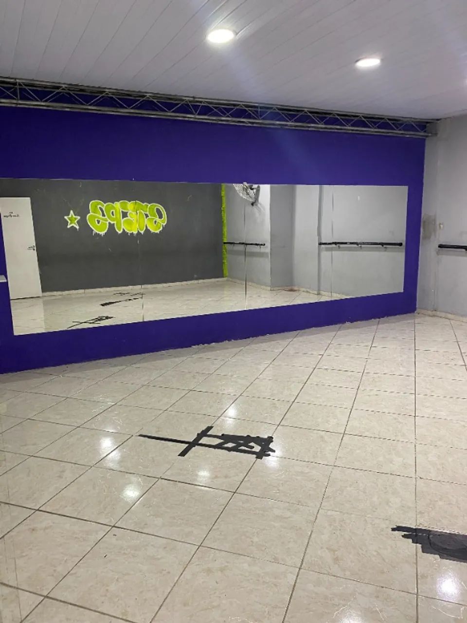 Espaço Comercial Amplo no Centro de Belford Roxo - 4 Salas + 2 Banheiros - Foto 2