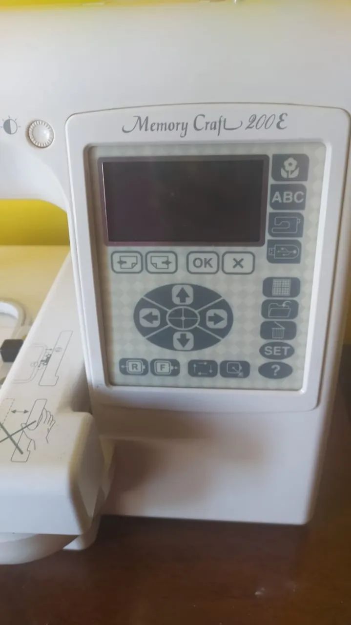 Máquina Janome Memory Craft 200E BORDADO - Foto 3