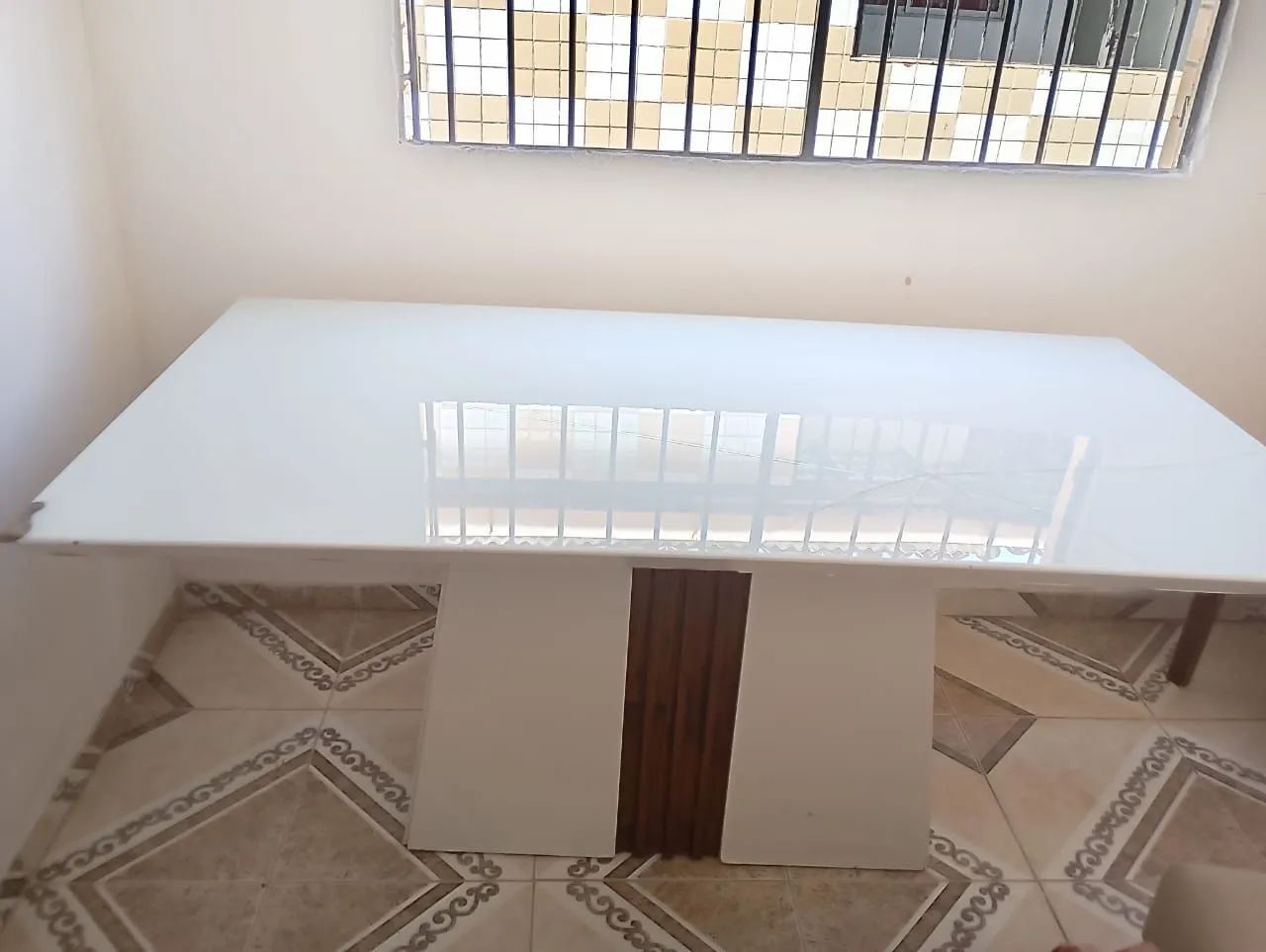 Vendo mesa com 6 cadeiras  - Foto 2