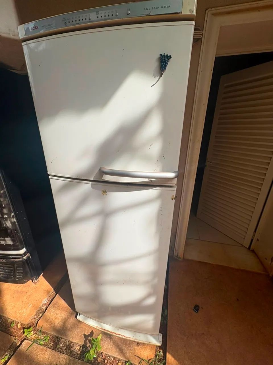 VENDO GELADEIRA - alguns problemas no painel, mas gela.  