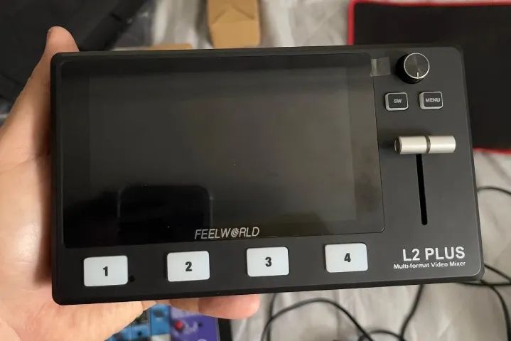 Mesa de Corte: Switcher FeelWorld LivePro L2 PLUS - Foto 3